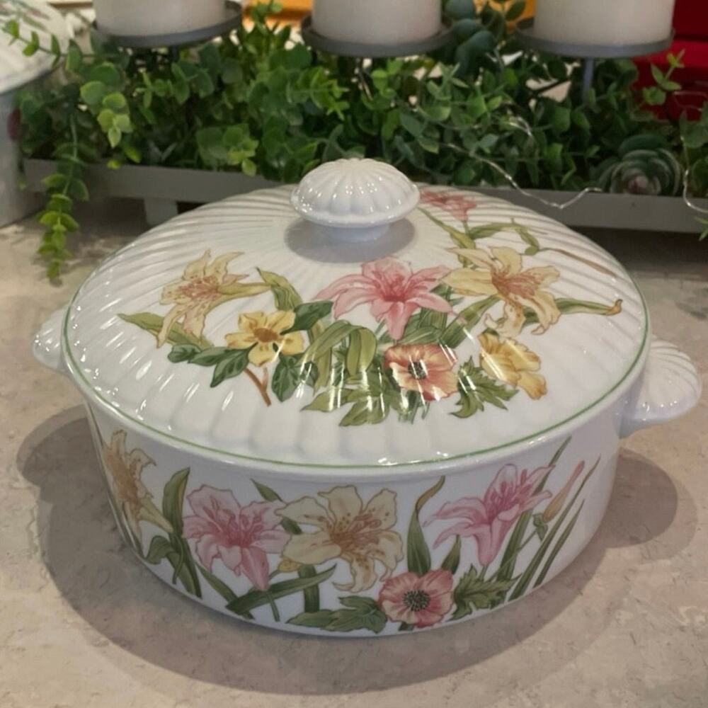 Vintage Jade Lily Shafford porcelain casserole dish leaf handles 8x3” rim to rim